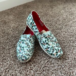 Tom’s Women’s Size 7 Christmas Mint Holly Jolly Print